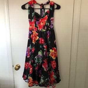 Vintage-style/rockabilly/pinup floral halter dress